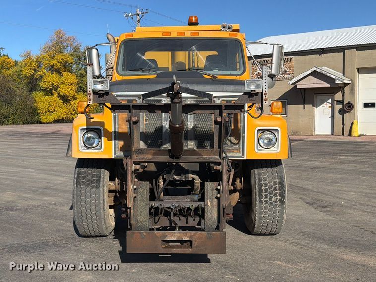 image for item FT6860 1998 International 2554 dump truck