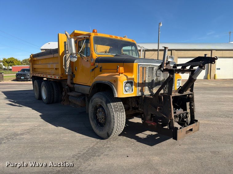 image for item FT6860 1998 International 2554 dump truck