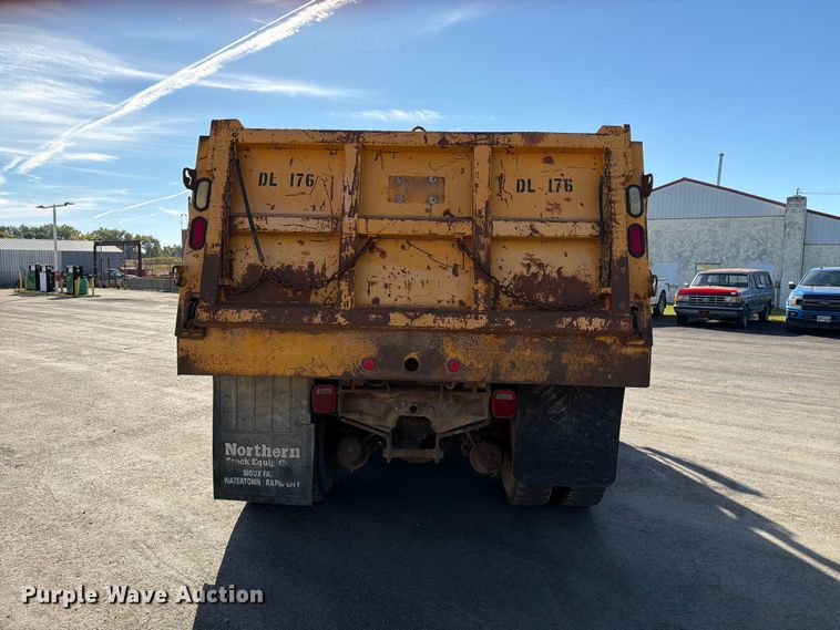 image for item FT6860 1998 International 2554 dump truck
