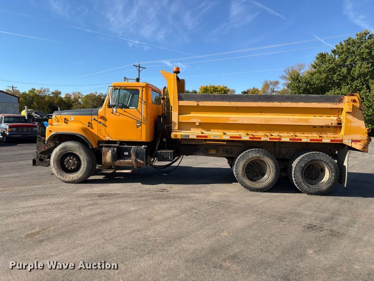 image for item FT6860 1998 International 2554 dump truck