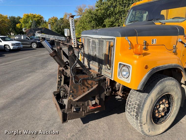 image for item FT6860 1998 International 2554 dump truck