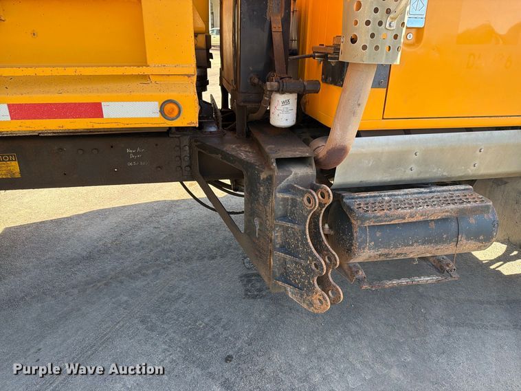 image for item FT6860 1998 International 2554 dump truck