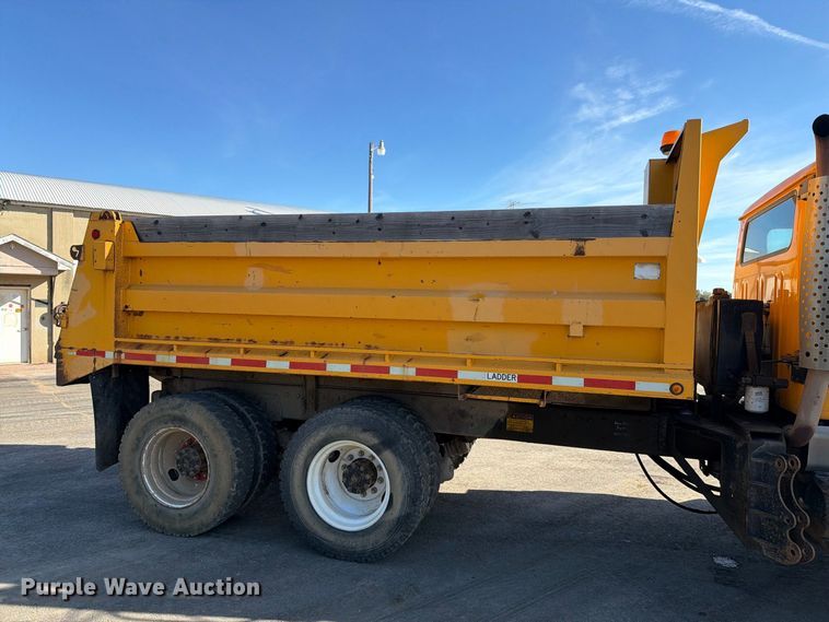 image for item FT6860 1998 International 2554 dump truck