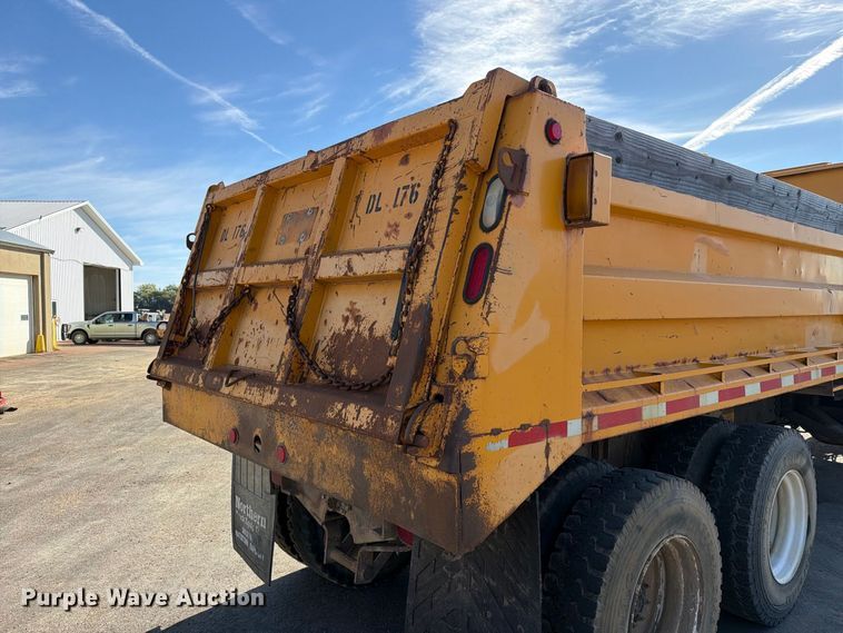 image for item FT6860 1998 International 2554 dump truck