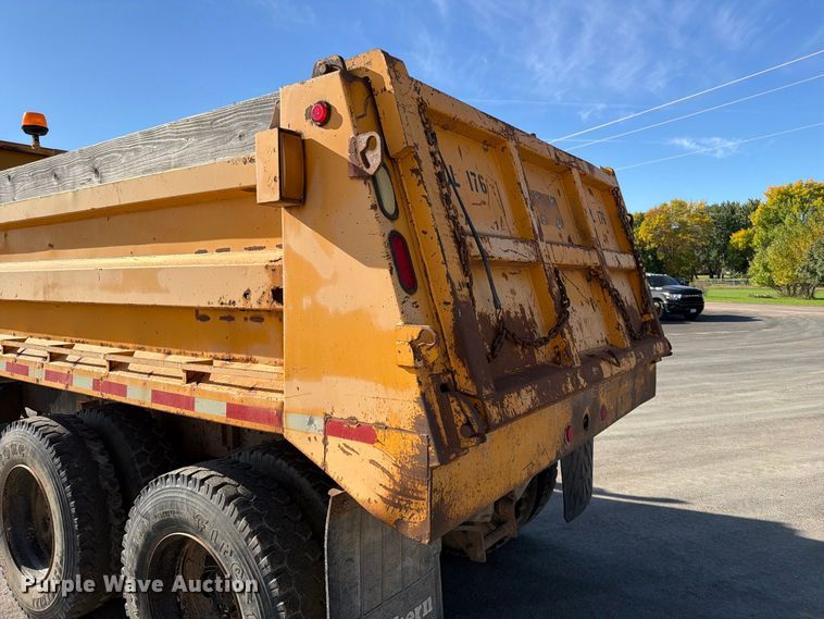 image for item FT6860 1998 International 2554 dump truck