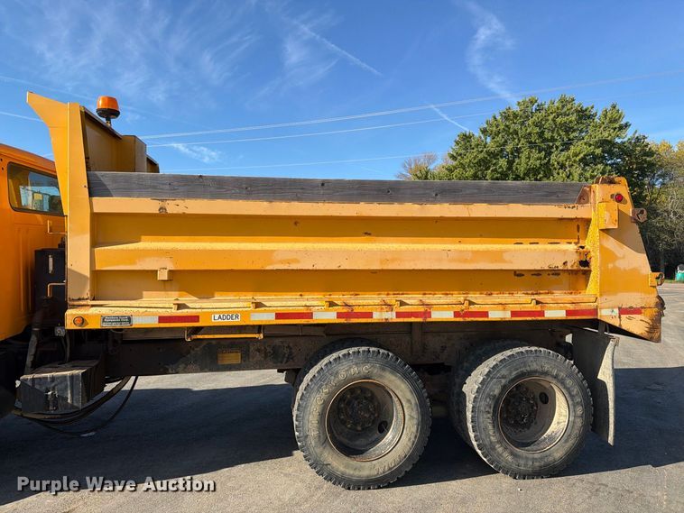 image for item FT6860 1998 International 2554 dump truck