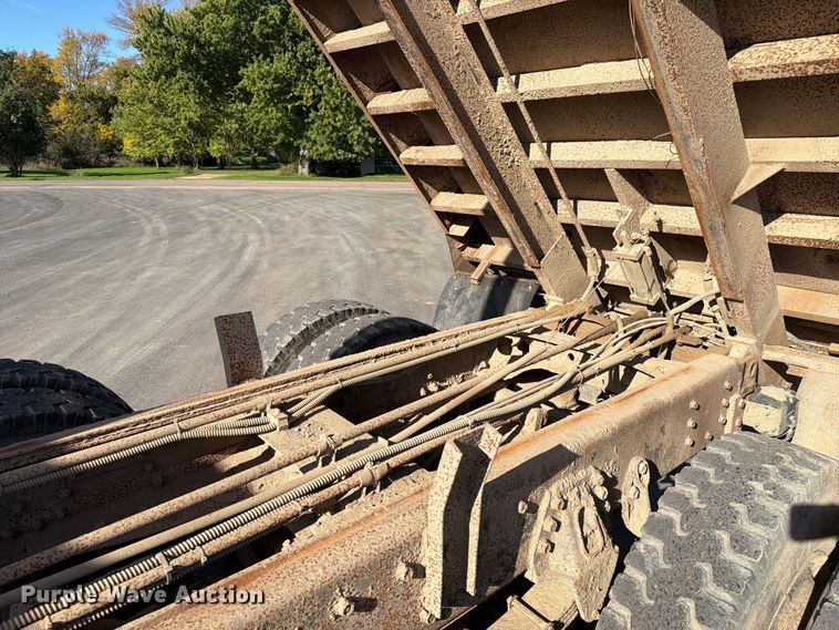 image for item FT6860 1998 International 2554 dump truck