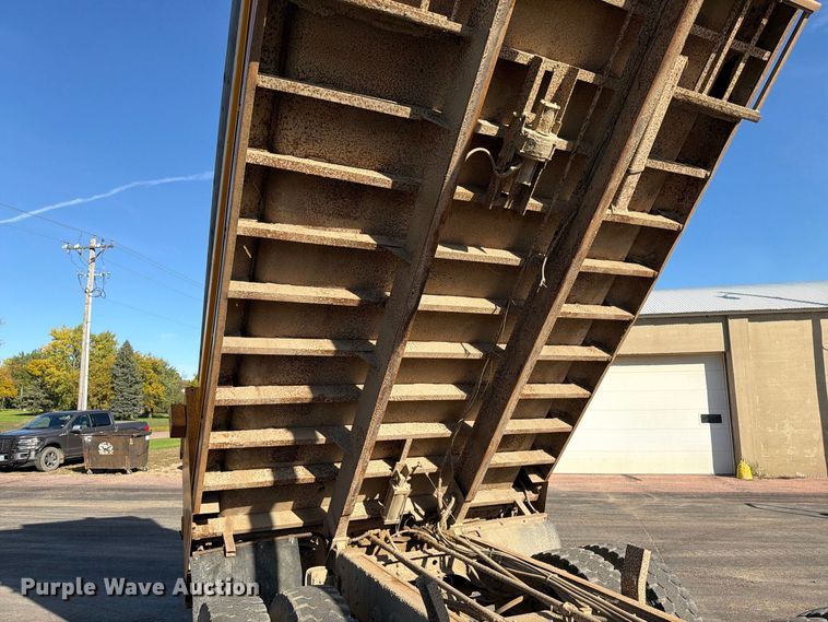 image for item FT6860 1998 International 2554 dump truck
