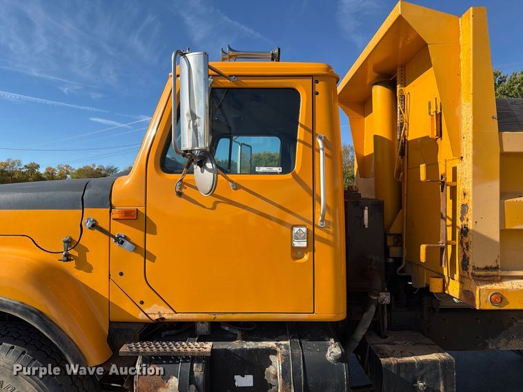 image for item FT6860 1998 International 2554 dump truck