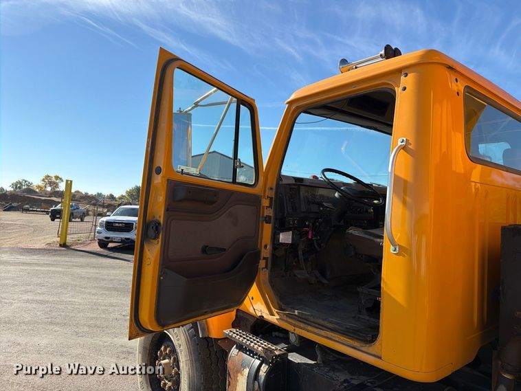 image for item FT6860 1998 International 2554 dump truck