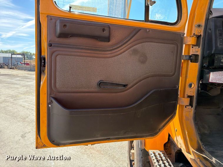 image for item FT6860 1998 International 2554 dump truck