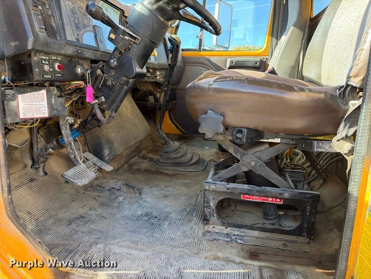 image for item FT6860 1998 International 2554 dump truck