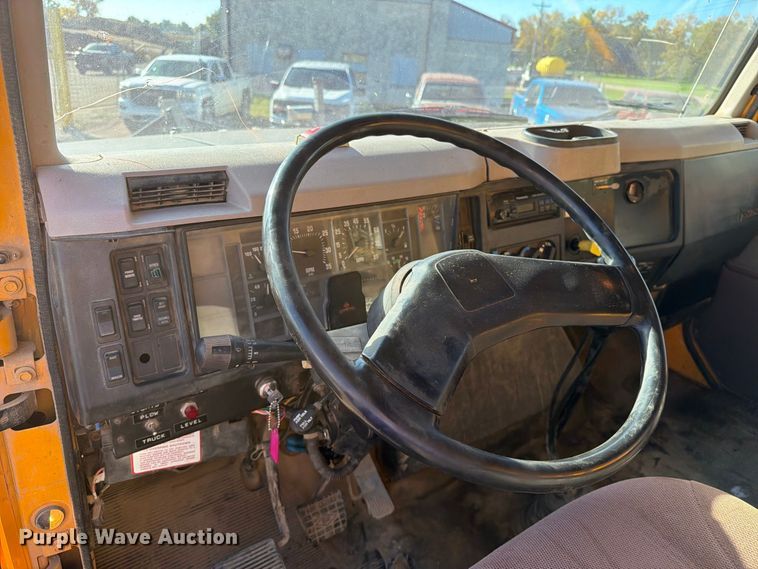 image for item FT6860 1998 International 2554 dump truck