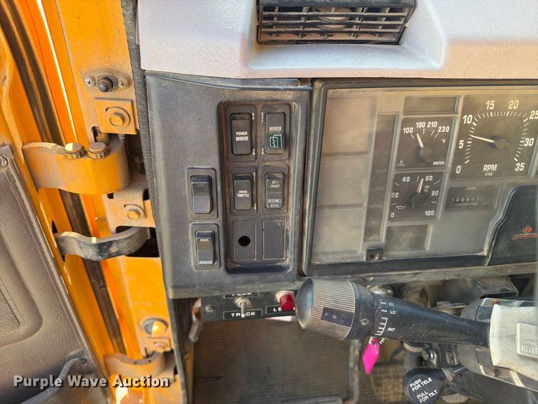 image for item FT6860 1998 International 2554 dump truck