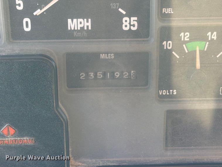 image for item FT6860 1998 International 2554 dump truck