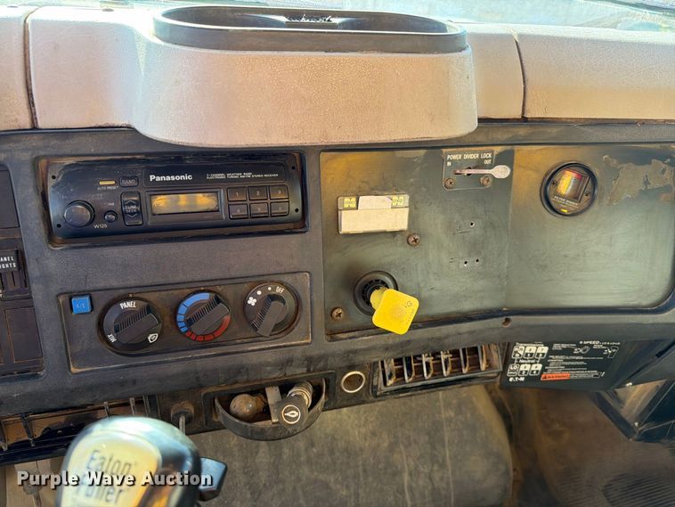 image for item FT6860 1998 International 2554 dump truck