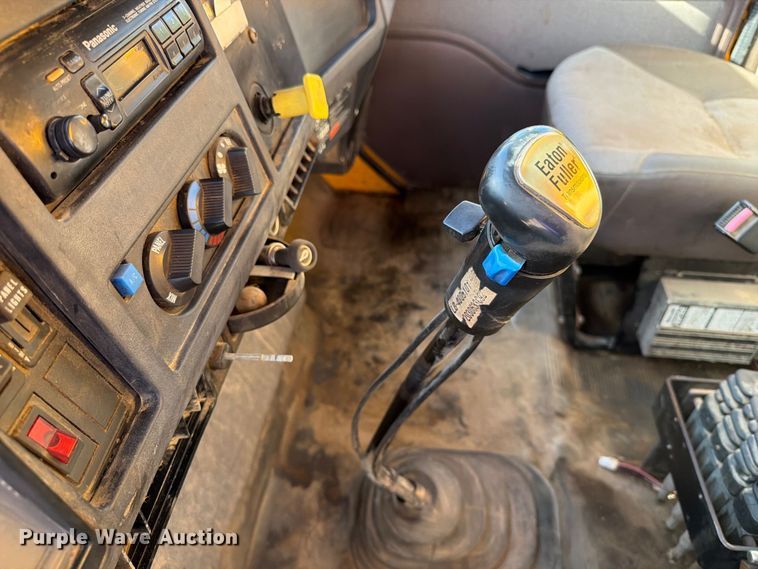 image for item FT6860 1998 International 2554 dump truck