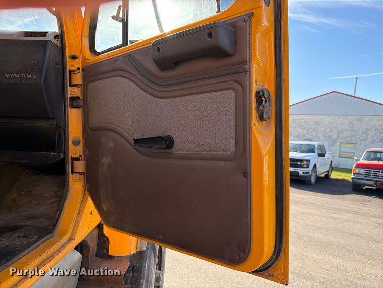 image for item FT6860 1998 International 2554 dump truck