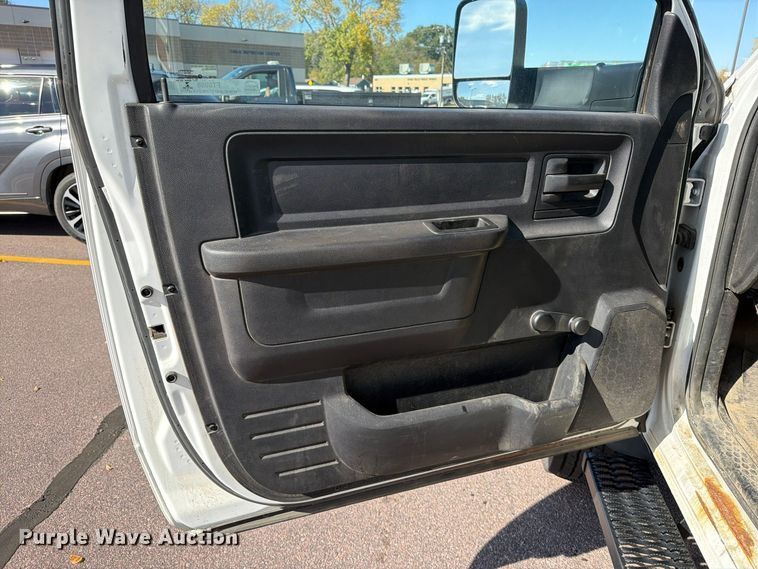 image for item FT6958 2014 RAM 5500 box truck