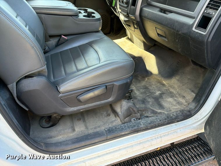 image for item FT6958 2014 RAM 5500 box truck