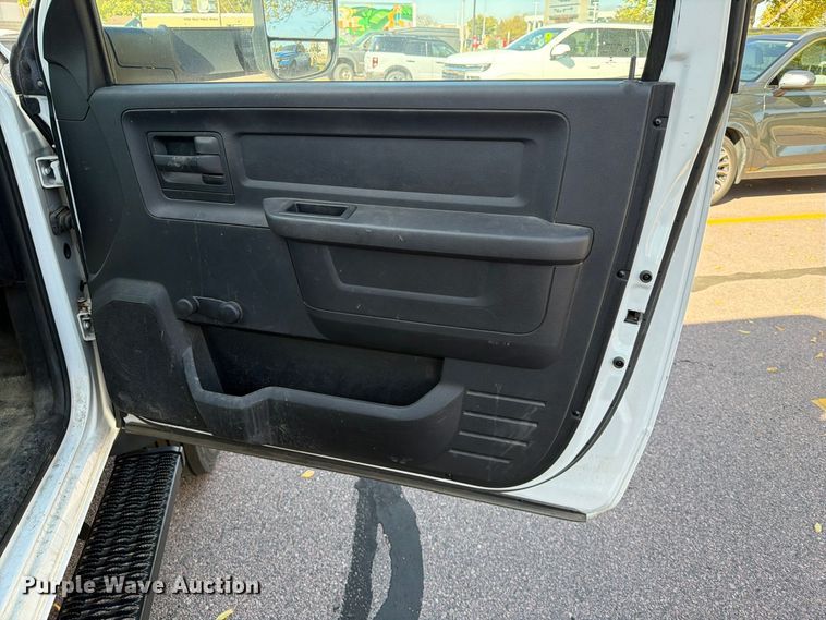 image for item FT6958 2014 RAM 5500 box truck