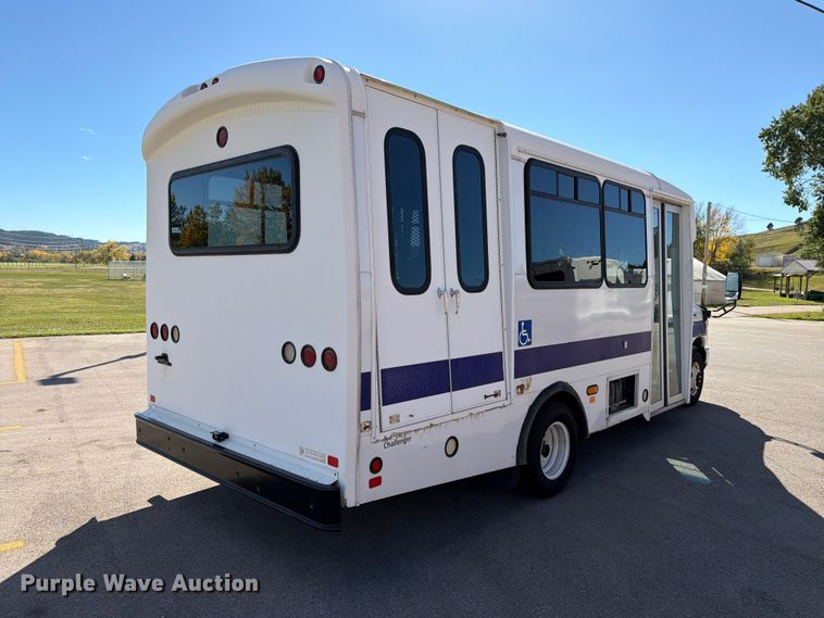 image for item FT6988 2015 Ford E450 shuttle bus