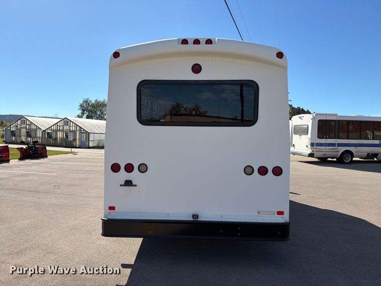 image for item FT6988 2015 Ford E450 shuttle bus