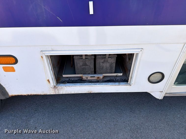 image for item FT6988 2015 Ford E450 shuttle bus
