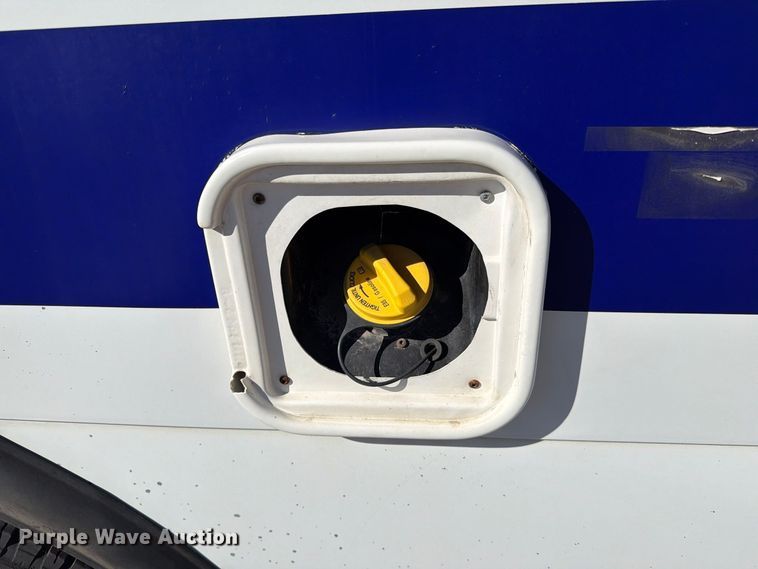 image for item FT6988 2015 Ford E450 shuttle bus