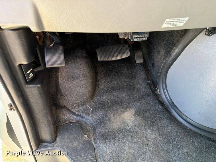 image for item FT6988 2015 Ford E450 shuttle bus