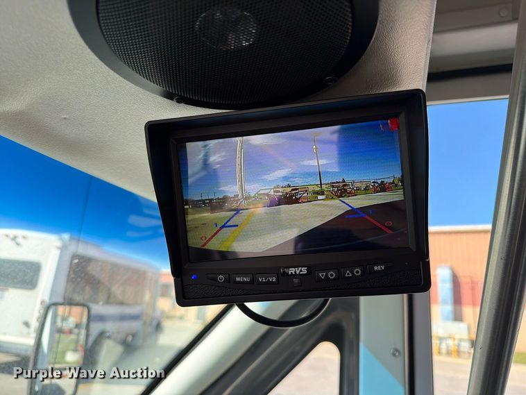 image for item FT6988 2015 Ford E450 shuttle bus