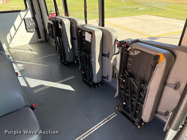 image for item FT6988 2015 Ford E450 shuttle bus