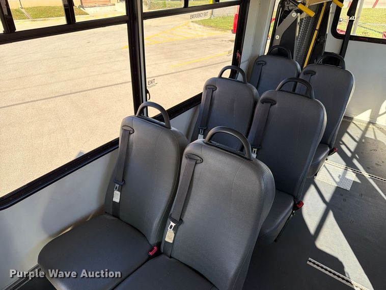 image for item FT6988 2015 Ford E450 shuttle bus