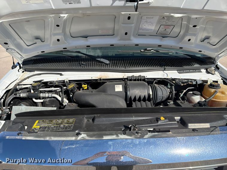 image for item FT6988 2015 Ford E450 shuttle bus