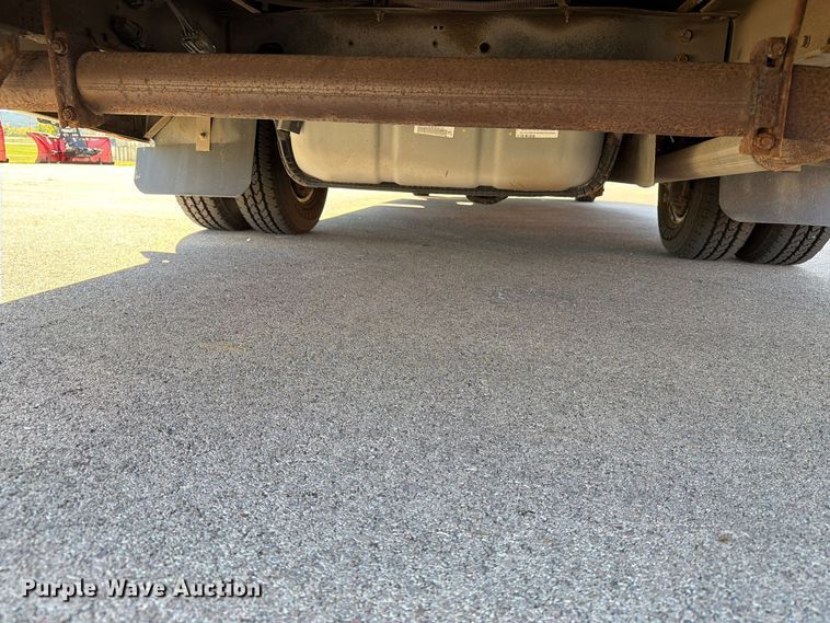image for item FT6988 2015 Ford E450 shuttle bus
