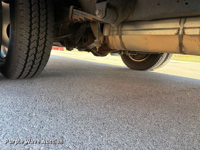 image for item FT6988 2015 Ford E450 shuttle bus