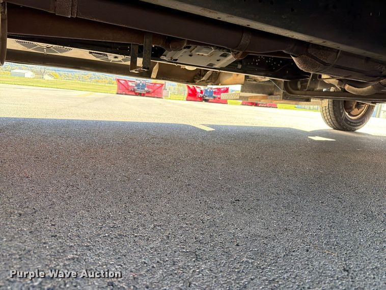 image for item FT6988 2015 Ford E450 shuttle bus