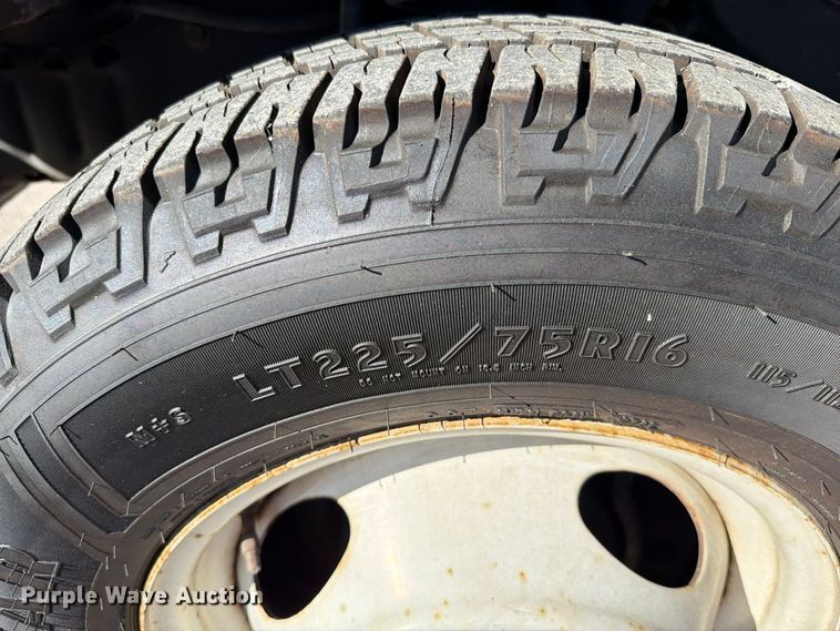 image for item FT6988 2015 Ford E450 shuttle bus