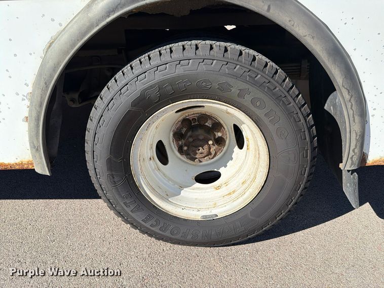 image for item FT6988 2015 Ford E450 shuttle bus