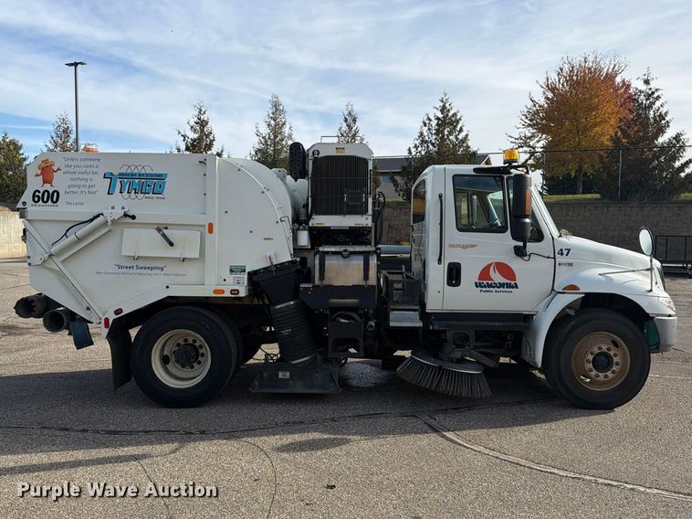 image for item FT7559 2014 International DuraStar 4300 street sweeper truck
