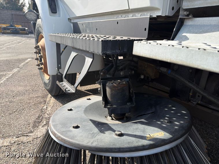image for item FT7559 2014 International DuraStar 4300 street sweeper truck