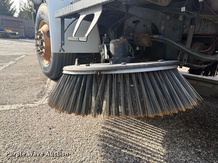 image for item FT7559 2014 International DuraStar 4300 street sweeper truck