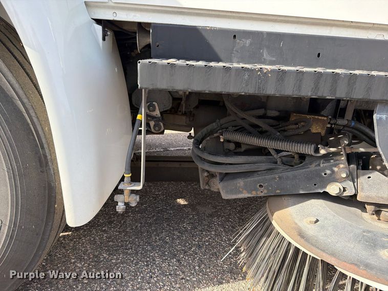 image for item FT7559 2014 International DuraStar 4300 street sweeper truck
