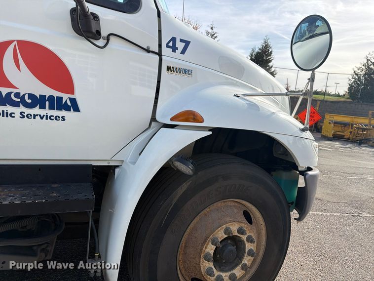 image for item FT7559 2014 International DuraStar 4300 street sweeper truck