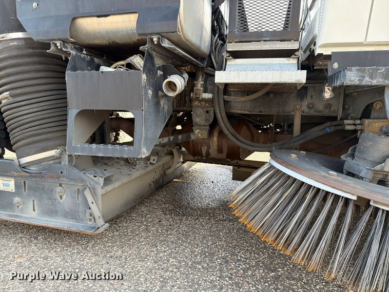 image for item FT7559 2014 International DuraStar 4300 street sweeper truck
