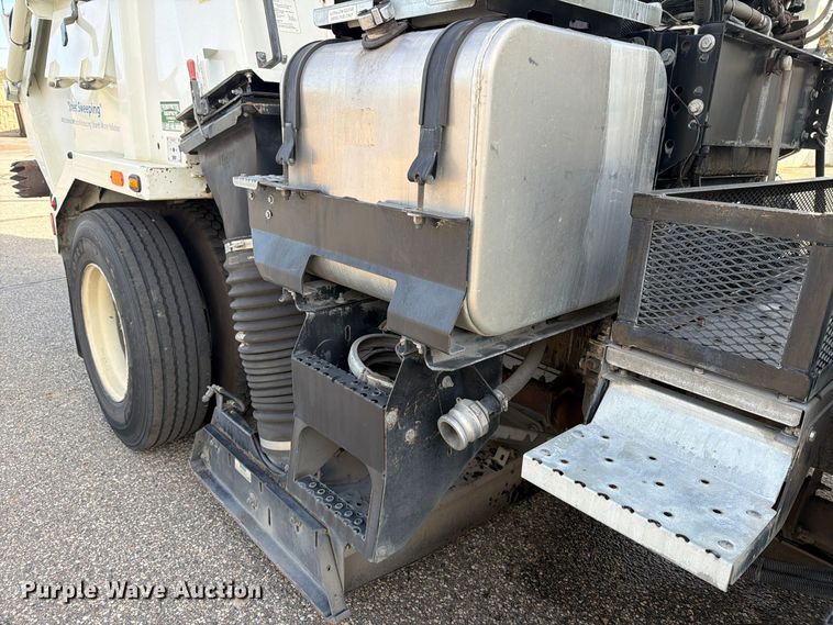 image for item FT7559 2014 International DuraStar 4300 street sweeper truck