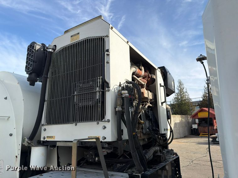 image for item FT7559 2014 International DuraStar 4300 street sweeper truck