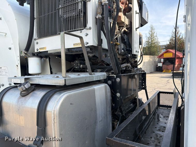 image for item FT7559 2014 International DuraStar 4300 street sweeper truck