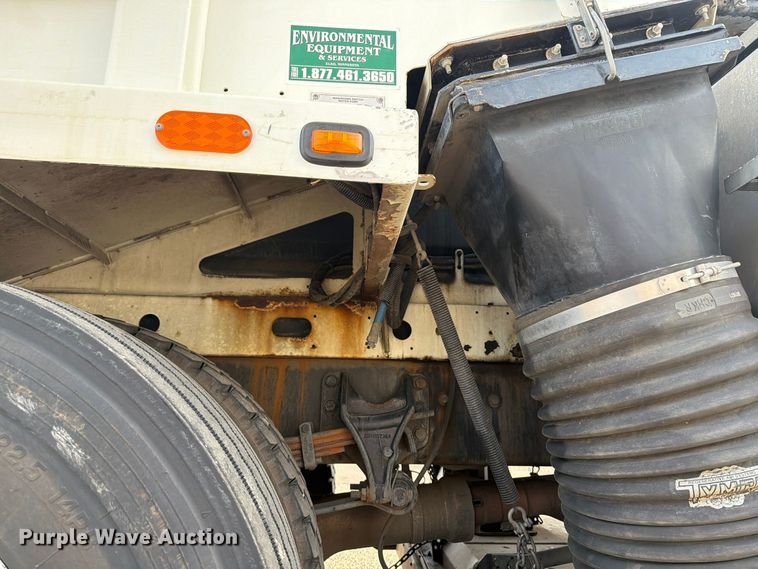 image for item FT7559 2014 International DuraStar 4300 street sweeper truck