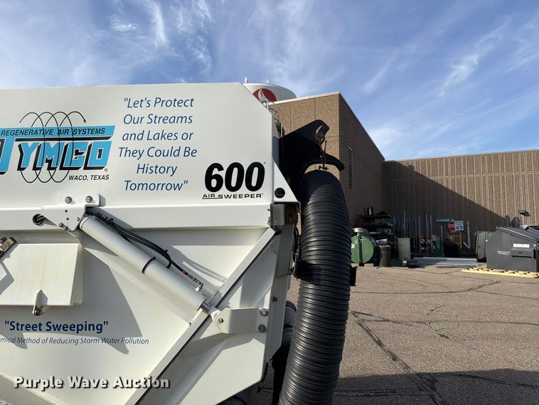image for item FT7559 2014 International DuraStar 4300 street sweeper truck